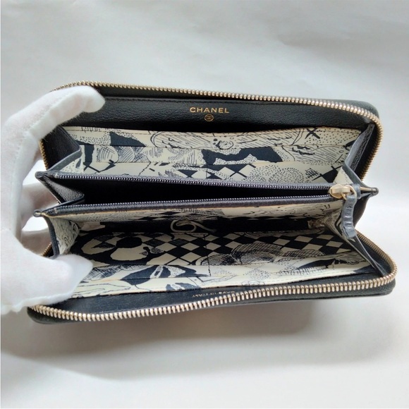 Chanel Black Leather Zip Wallet with Gold Accents - Picture 4 of 10